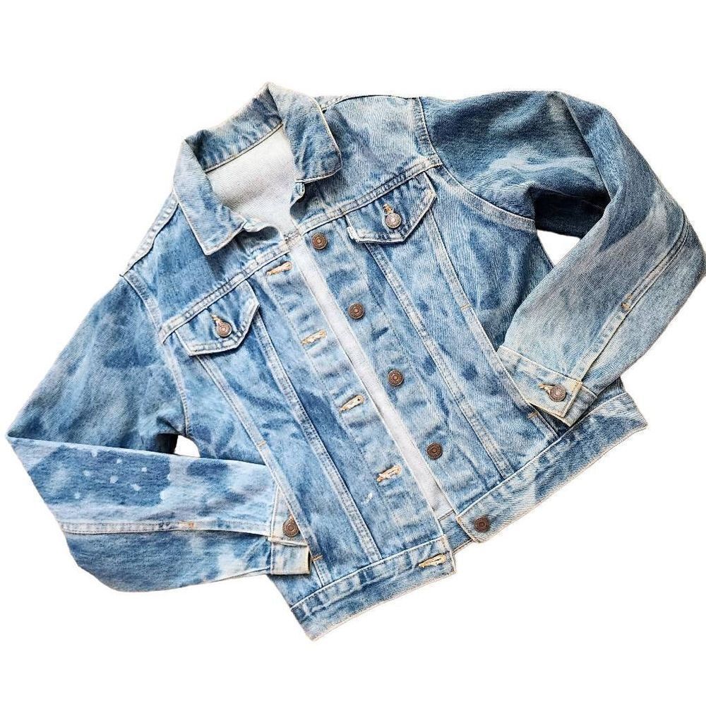 y2k Vintage white blue tag 90s Levi's denim jacket L, made in the USA